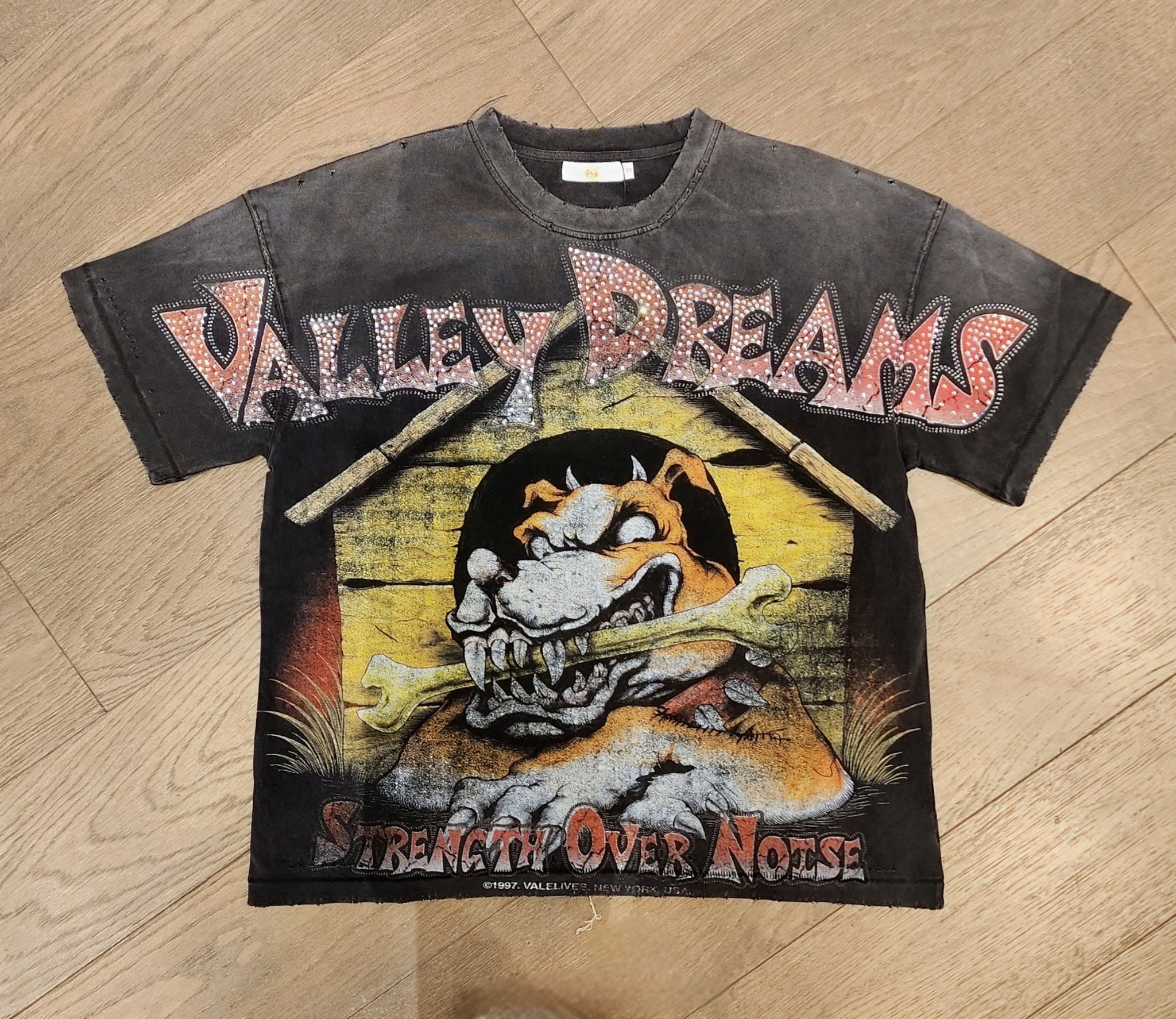 VALE DREAMS "Strength Over Noise" Shirt - Black