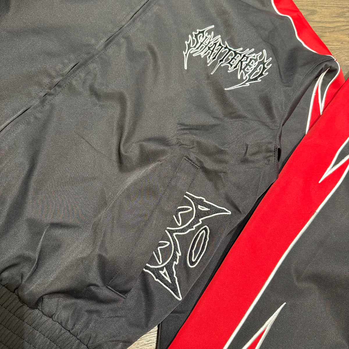 Shattered Hearts Peekaboo Nylon Sets - Black/Red