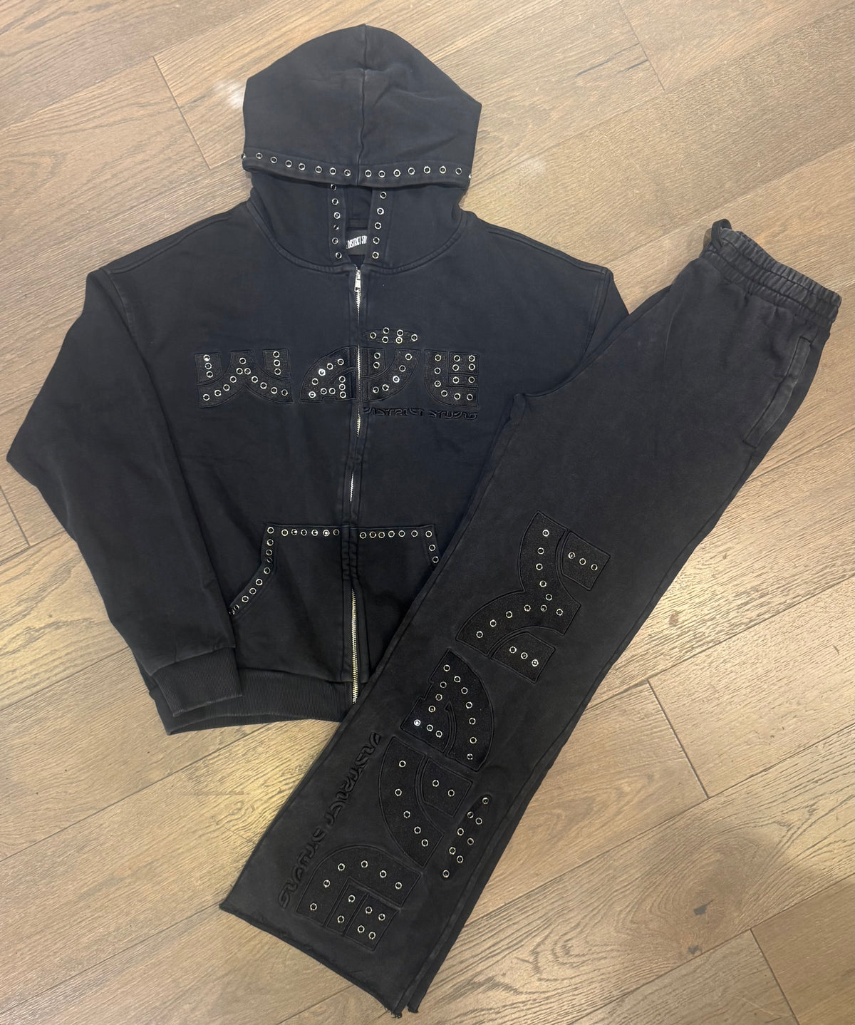 MRWAVE Eyelet Logo Sweatsuit - BLACK